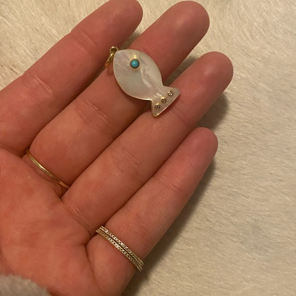 Asha mother of pearl and 14k gold vermeil fish pendant - Picture 7 of 7